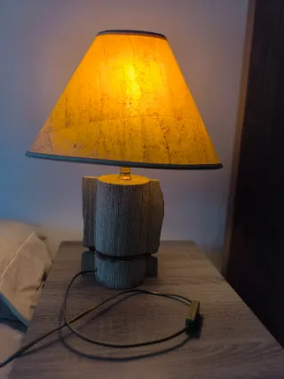 Lámpara de mesa madera y tela