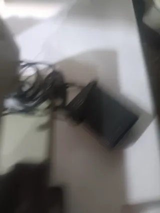 Máquina de coser industrial con mesa