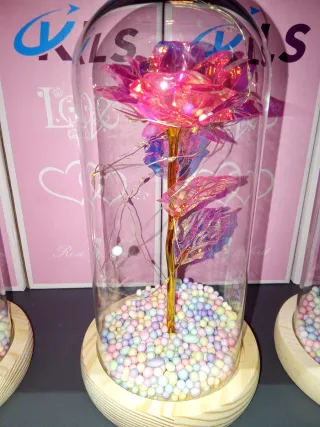 Rosa decorativa con luces LED