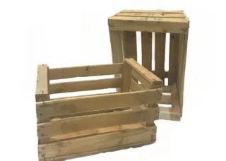 Cajas de fruta de madera.