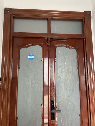 Puerta de madera hecha a mano