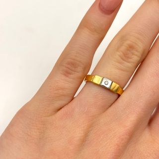 Anillo de oro 18kt con diamante