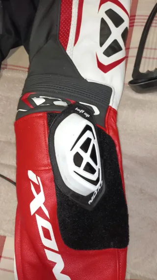 Traje de moto IXON cuero negro/blanco/rojo 2 pieza