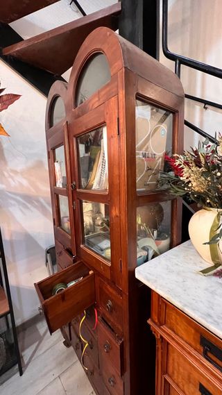 Mueble antiguo madera y cristal