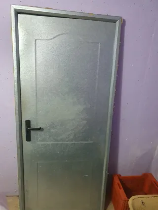 Puerta de hierro 2 metro de alta y 90 cmt de ancho