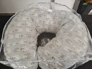 Cojín de lactancia modelo Boppy de Chicco