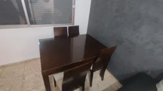 Mesa de comedor y 4 sillas