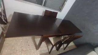 Mesa de comedor y 4 sillas