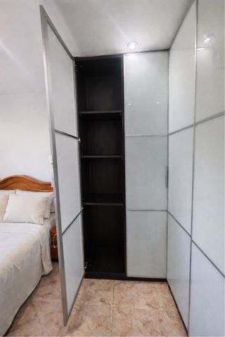 Armario Esquinero Madera, Cristal y Metal