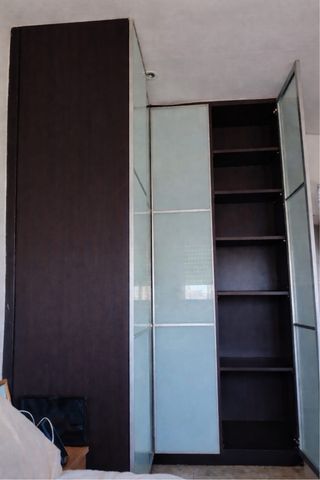 Armario Esquinero Madera, Cristal y Metal