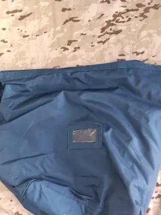 Bolso con emblema (azul color)