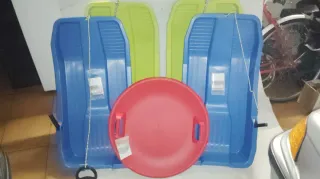 4 Trenós e 1 Disco para Neve