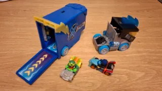 Camión T-Racers Turbo Truck con Coches