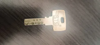 Puerta de entrada blanca,de PVC con marco