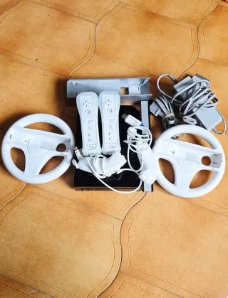 Nintendo Wii Pack: 2 Mandos, 2 Volantes