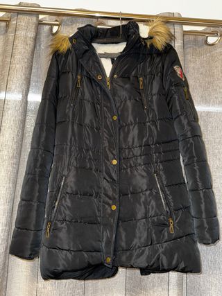 Casaco quente preto com capuz