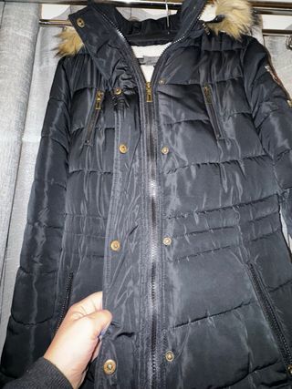 Casaco quente preto com capuz