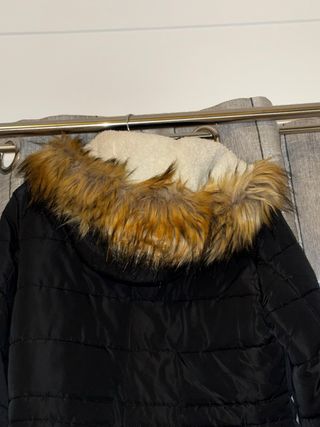 Casaco quente preto com capuz