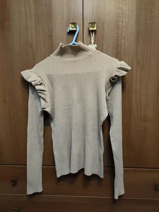 Jersey canalé beige con volantes