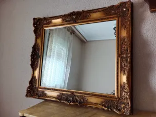 Espejo de madera tallada dorado