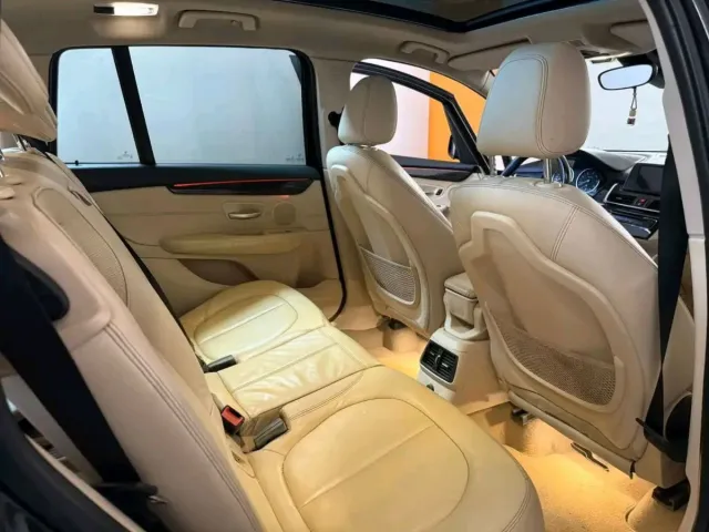 Sé vende BMW serie 218d.