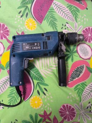 Taladro Eléctrico con Mango Auxiliar