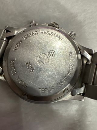 Reloj Swiss Military Rojo y Plateado