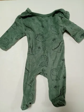Pijama bebé dinosaurios 56 cm
