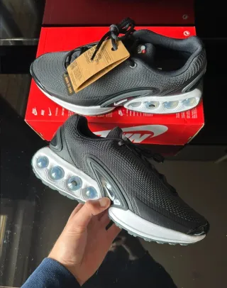 Nike Air Max DN Talla 44.5 Negro / Blanco