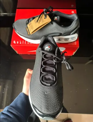 Nike Air Max DN Talla 44.5 Negro / Blanco