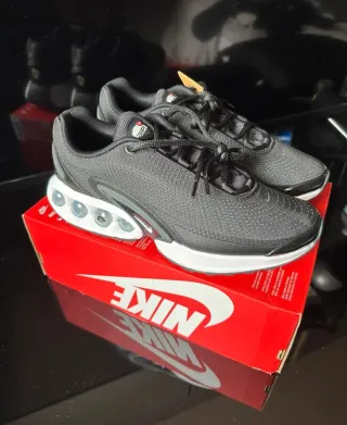 Nike Air Max DN Talla 44.5 Negro / Blanco