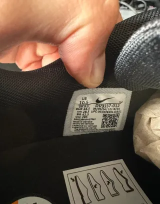 Nike Air Max DN Talla 44.5 Negro / Blanco