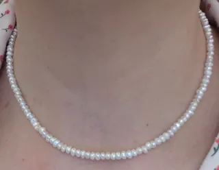 Collar Perlas Naturales Cierre Dorado