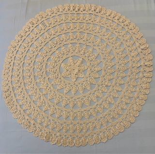 Centrotavola uncinetto rotondo beige