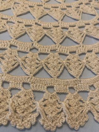 Centrotavola uncinetto rotondo beige