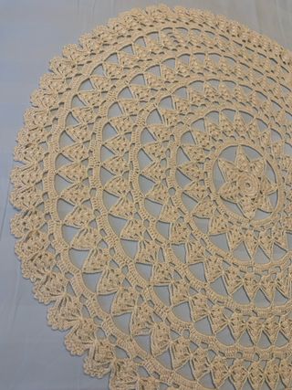 Centrotavola uncinetto rotondo beige