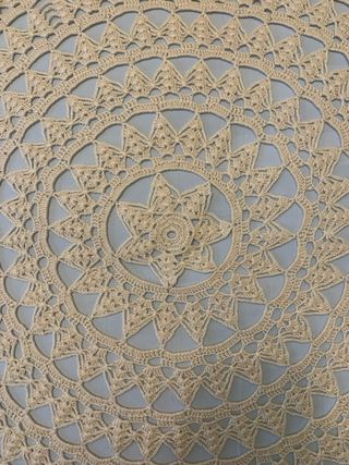 Centrotavola uncinetto rotondo beige