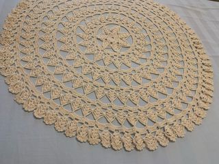 Centrotavola uncinetto rotondo beige