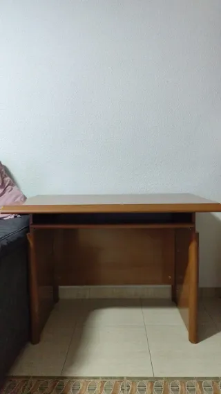 Mesa de escritorio de madera