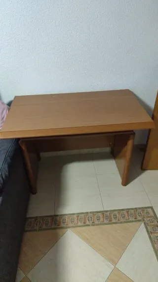 Mesa de escritorio de madera
