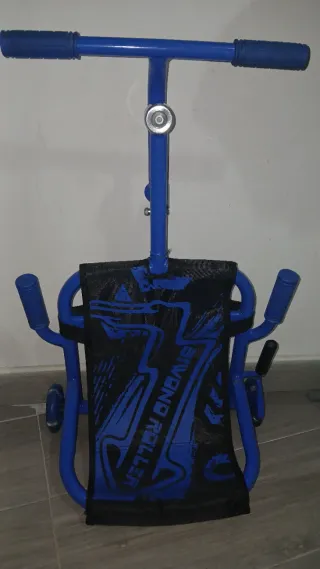 Patinete Roller azul con freno
