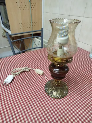 Lámpara de mesa vintage madera y metal