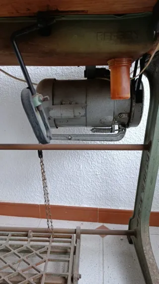 Máquina de coser Refrey