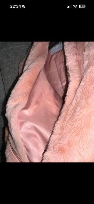 Casaco de pêlo sintético rosa com capuz