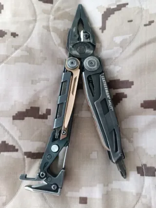 Multiherramienta/Multitool (Leatherman MUT)