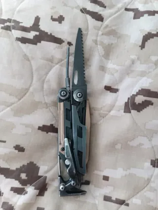 Multiherramienta/Multitool (Leatherman MUT)