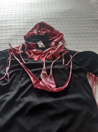 Disfraz mujer negro y rojo