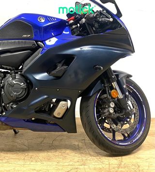 YAMAHA R7
