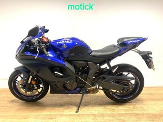 YAMAHA R7