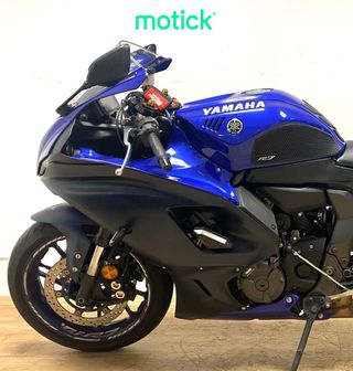 YAMAHA R7